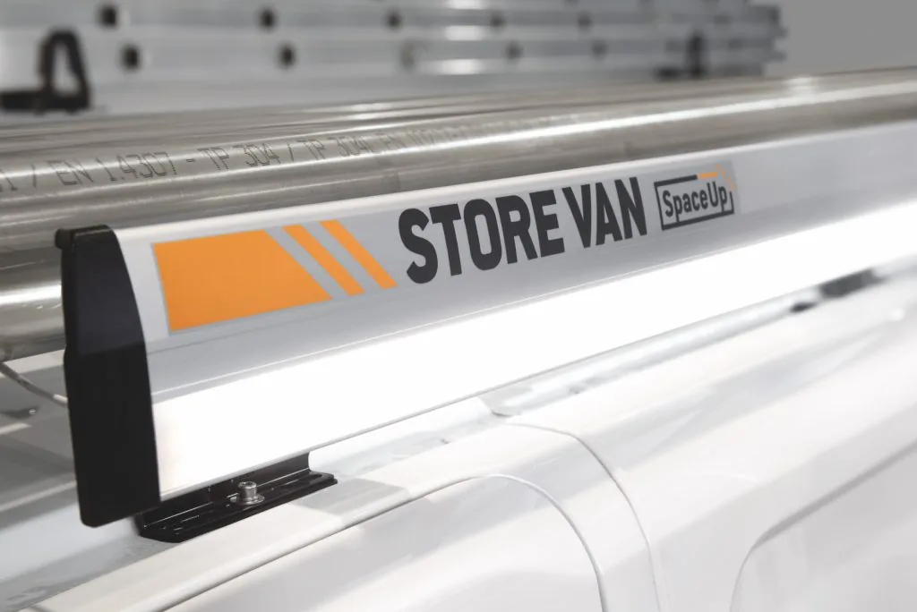 Daktransport op een bestelwagen: led verlichting aan