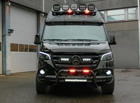 Lazer Lamps grille-integratie op een Mercedes bestelwagen