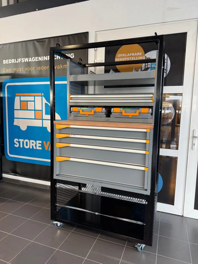 Mobiele werkbank in een bestelwagen