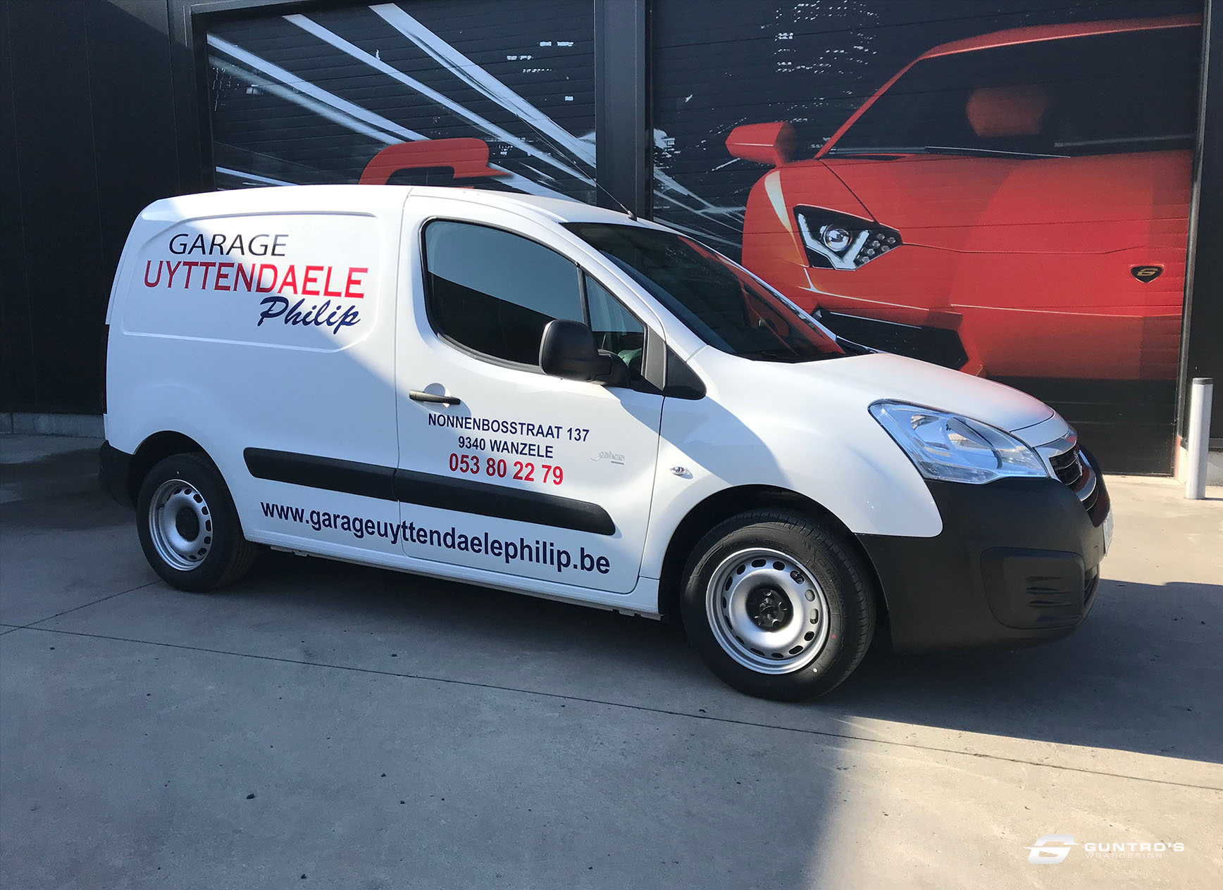 BELETTERING GARAGE UYTTENDAELE